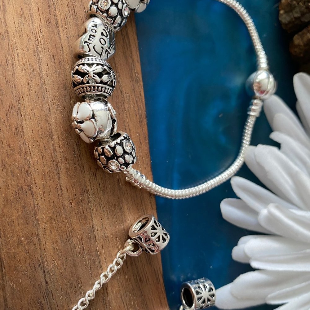 Two not authentic bracelets, for beginners :-)